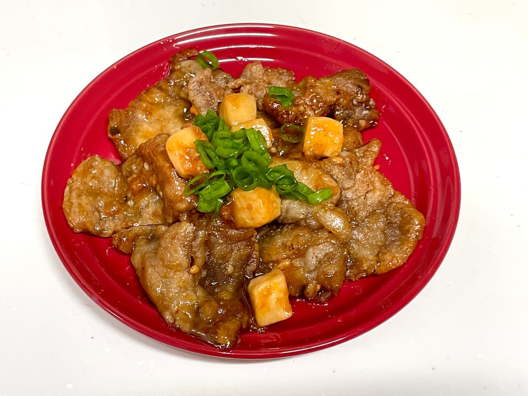 豚の甘酢唐揚げと麻婆豆腐の炒め物の完成写真
