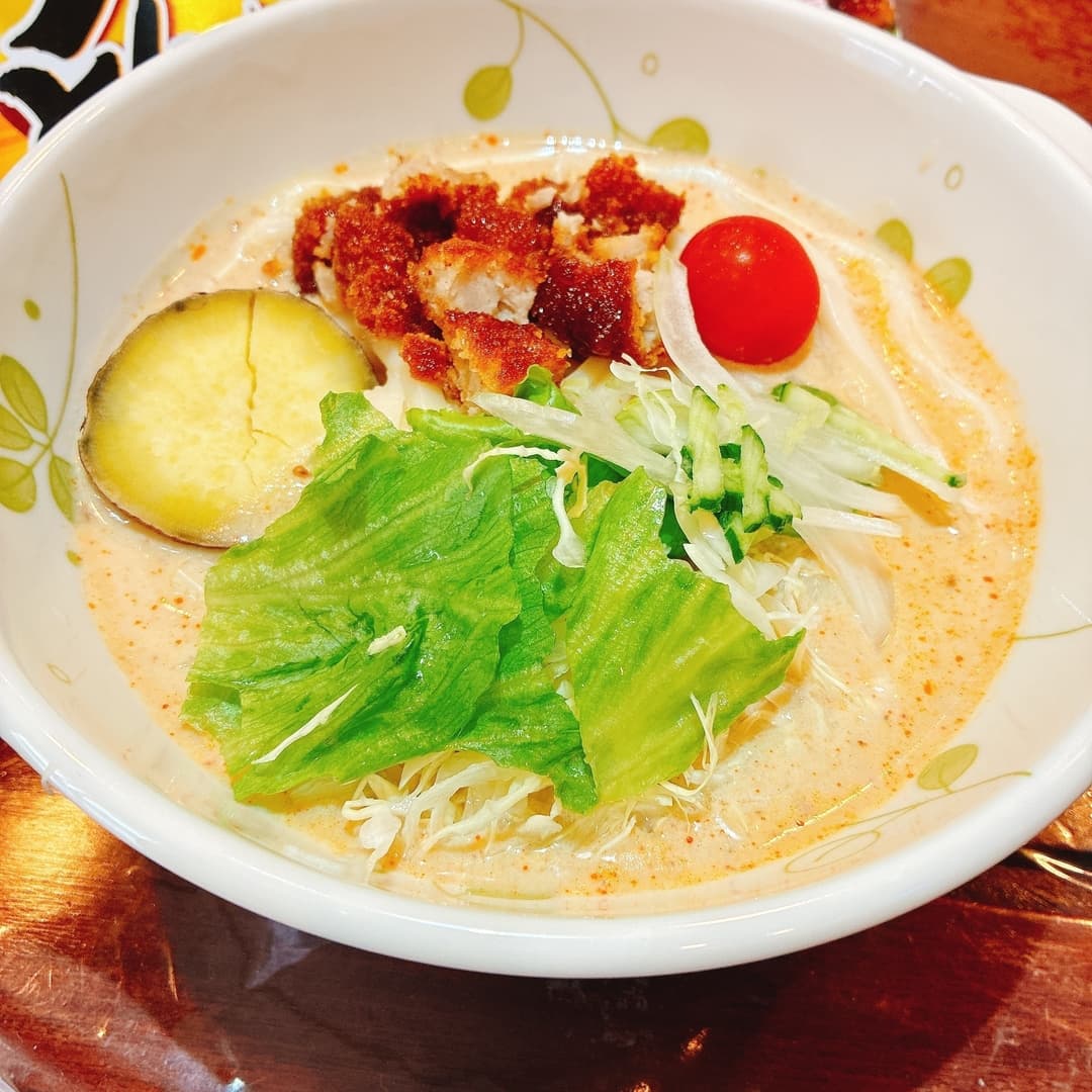 ソースカツ担々麺の完成写真