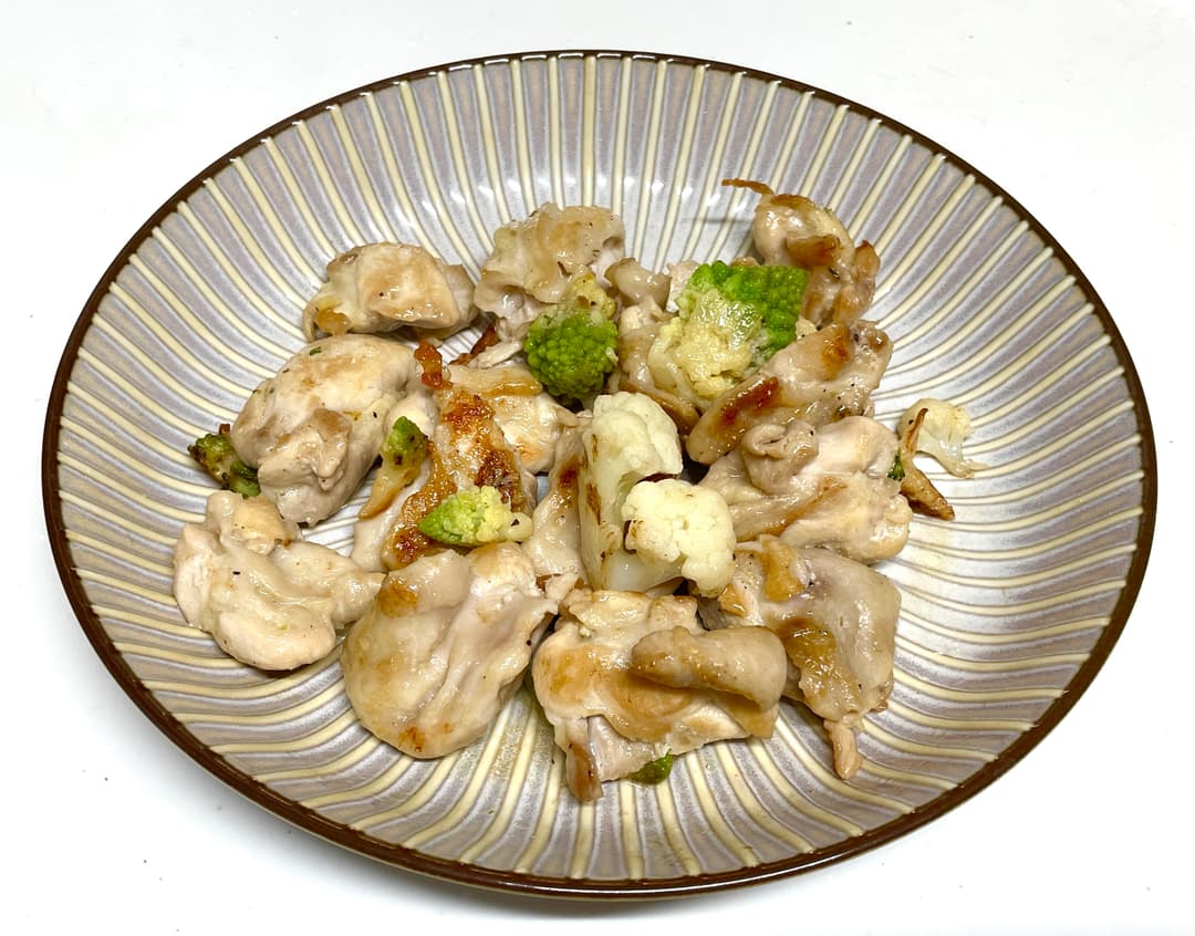 鶏もも肉とブロッコリーの塩レモン炒めの完成写真