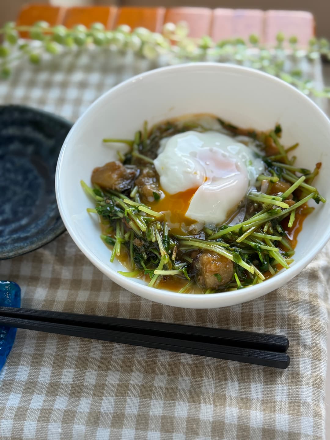 麻婆茄子と豆苗のとろたま炒めの完成写真