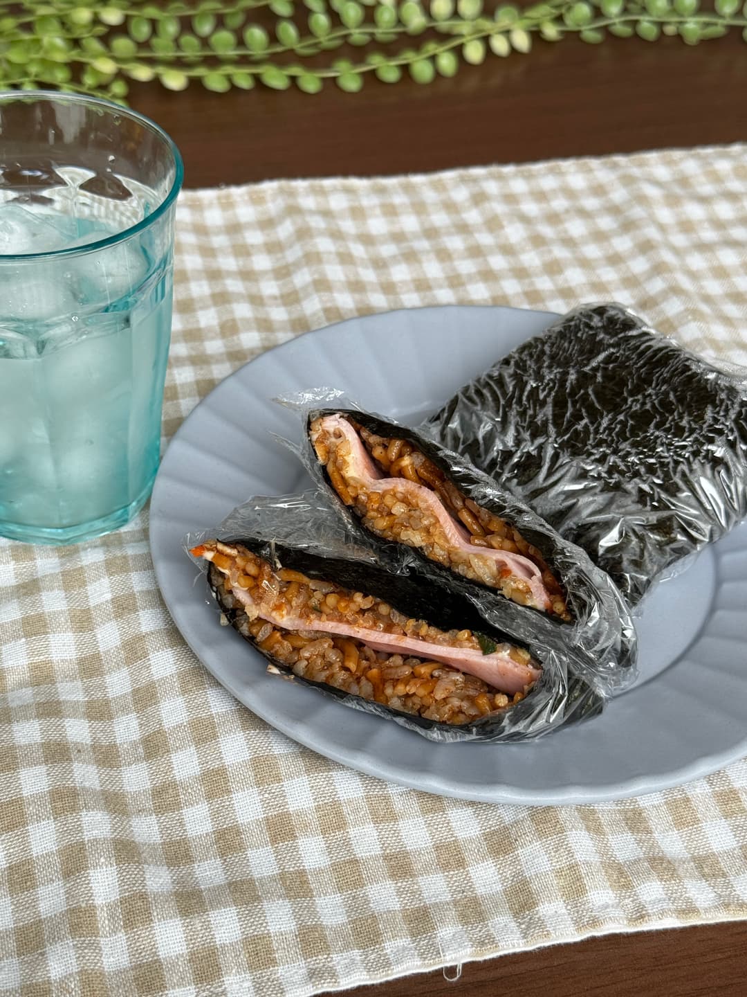 そばめしのおにぎらずの完成写真