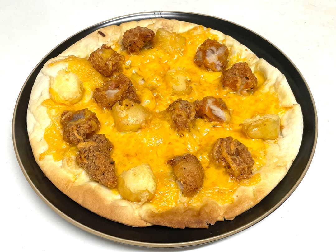 チキンポテトのチーズピザの完成写真