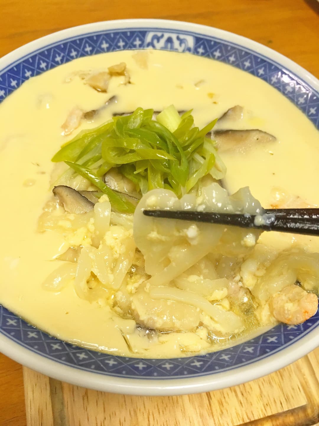 うどんが入った茶碗蒸し（小田巻蒸し）の完成写真