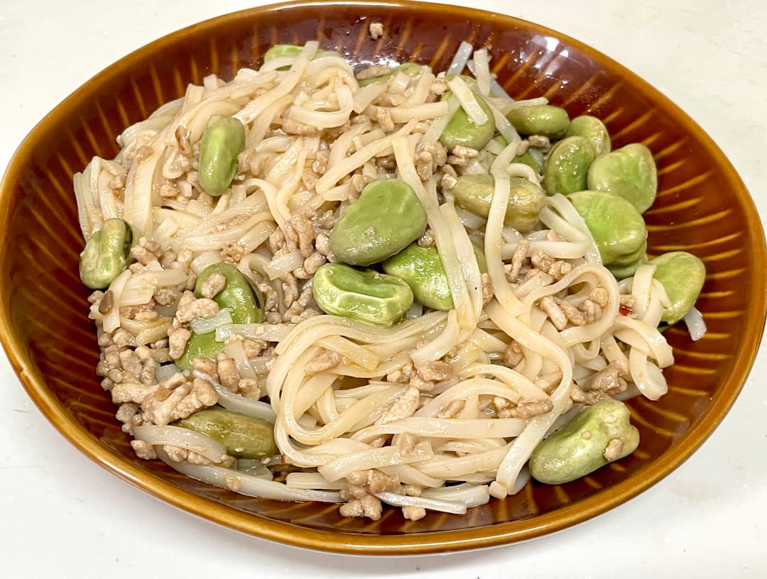 そら豆と米粉麺の中華炒めの完成写真