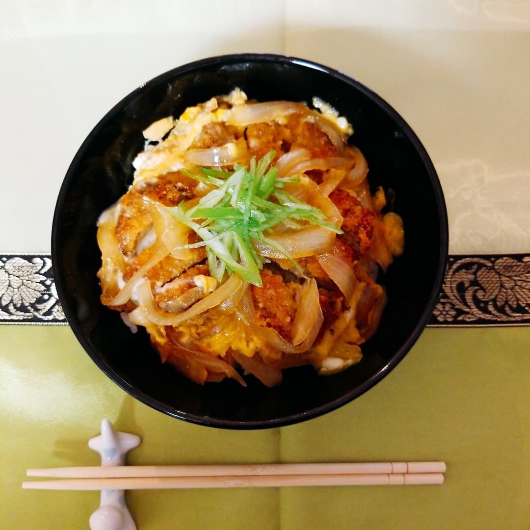バーグカツ丼の完成写真