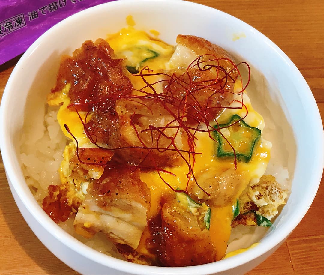特から卵とじ丼の完成写真