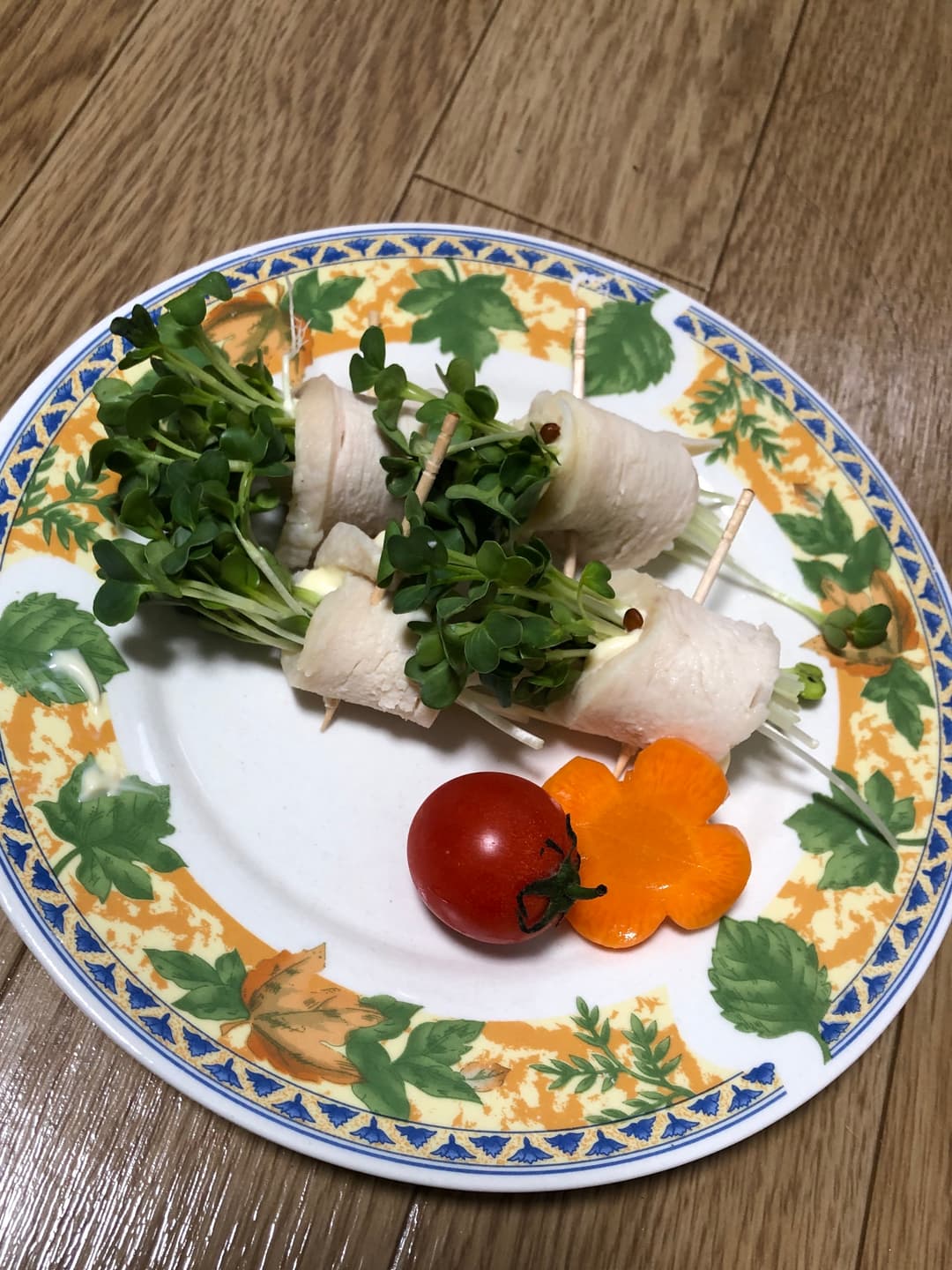 サラダチキンの貝割れ巻きの完成写真