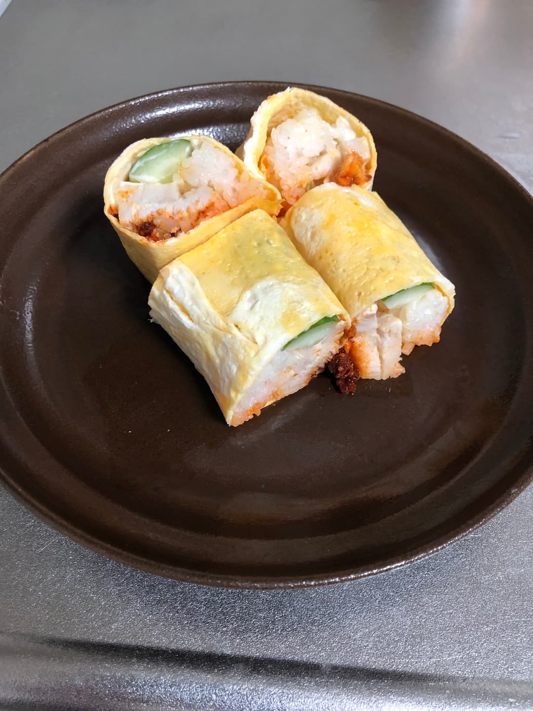 チキンの卵ロールすしの完成写真