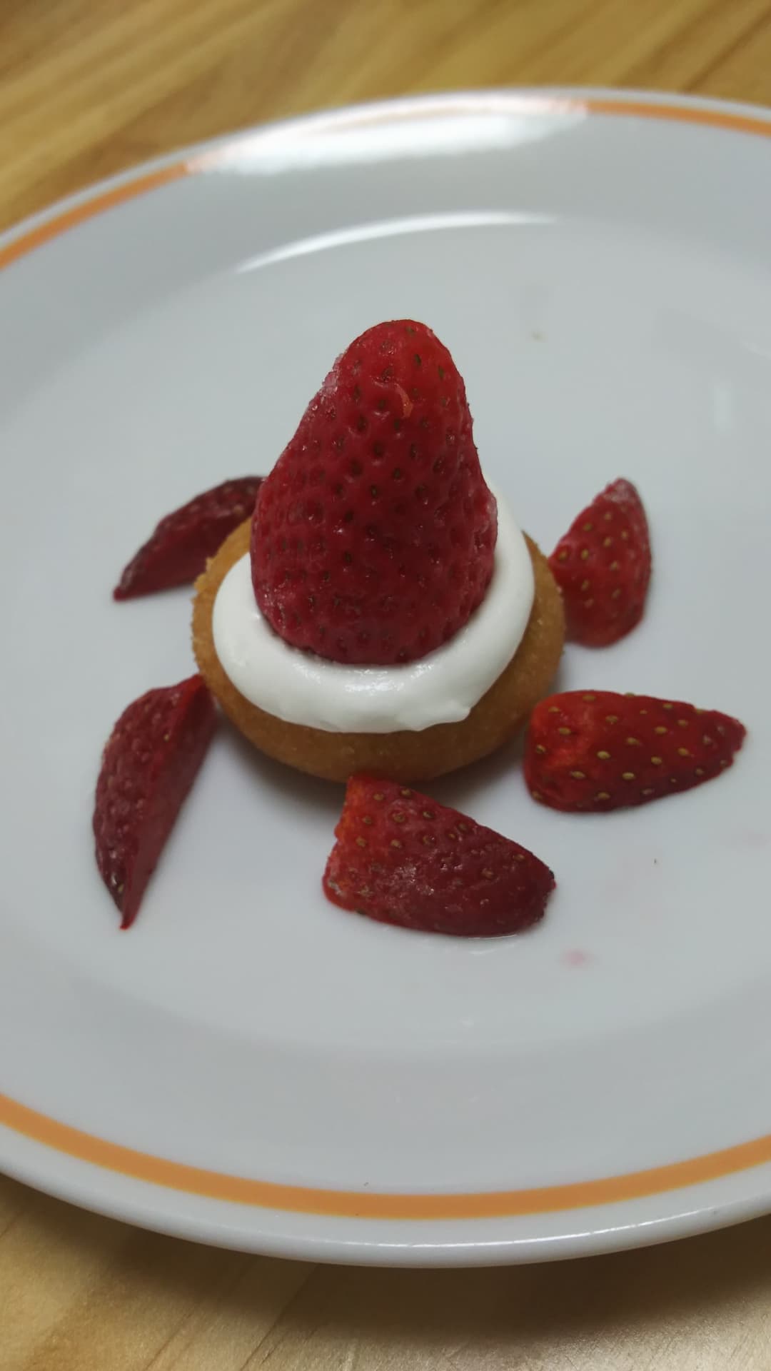 いちごドーナツケーキの完成写真