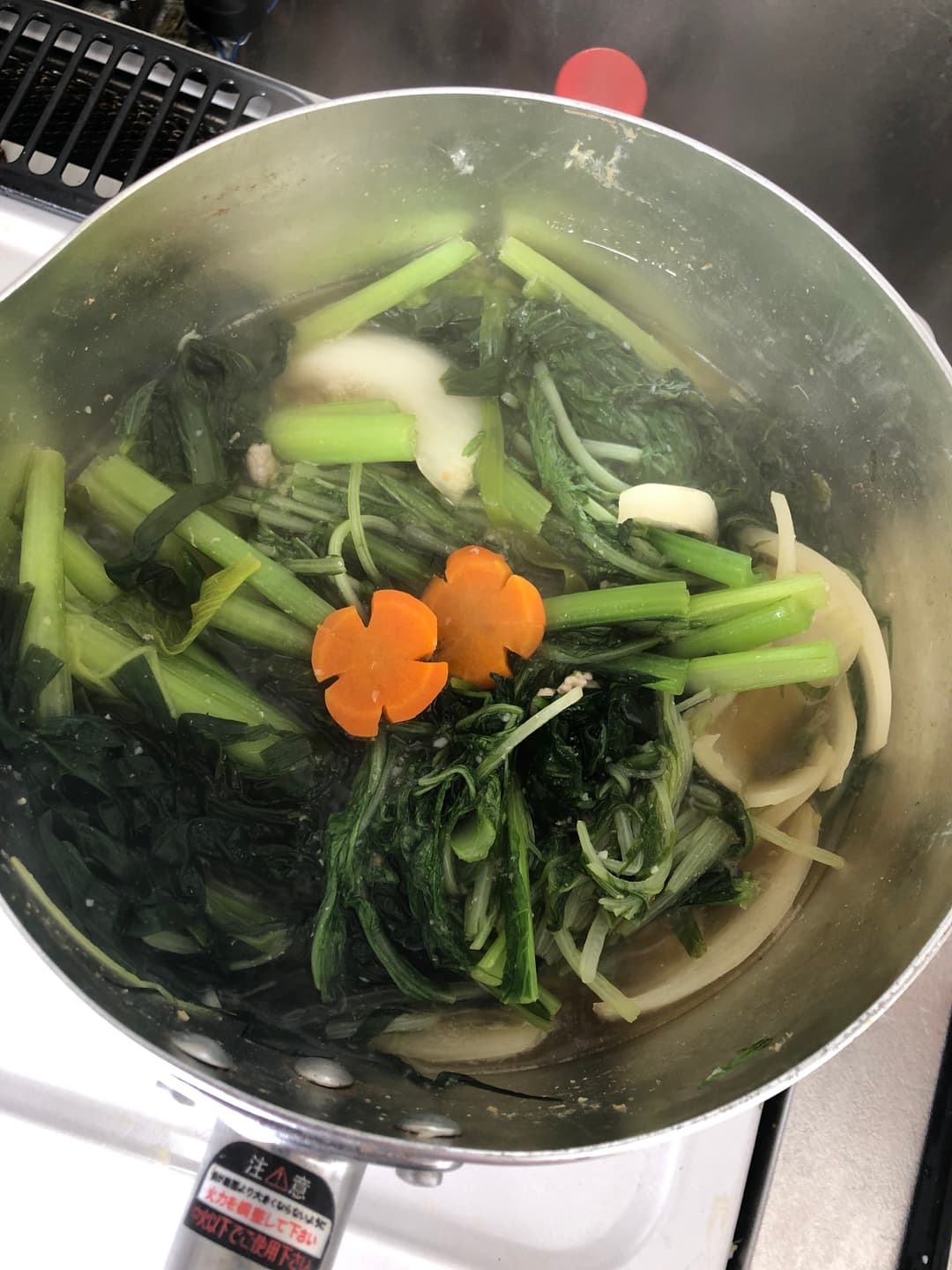チキンとたっぷり野菜のニンニク生姜鍋の完成写真