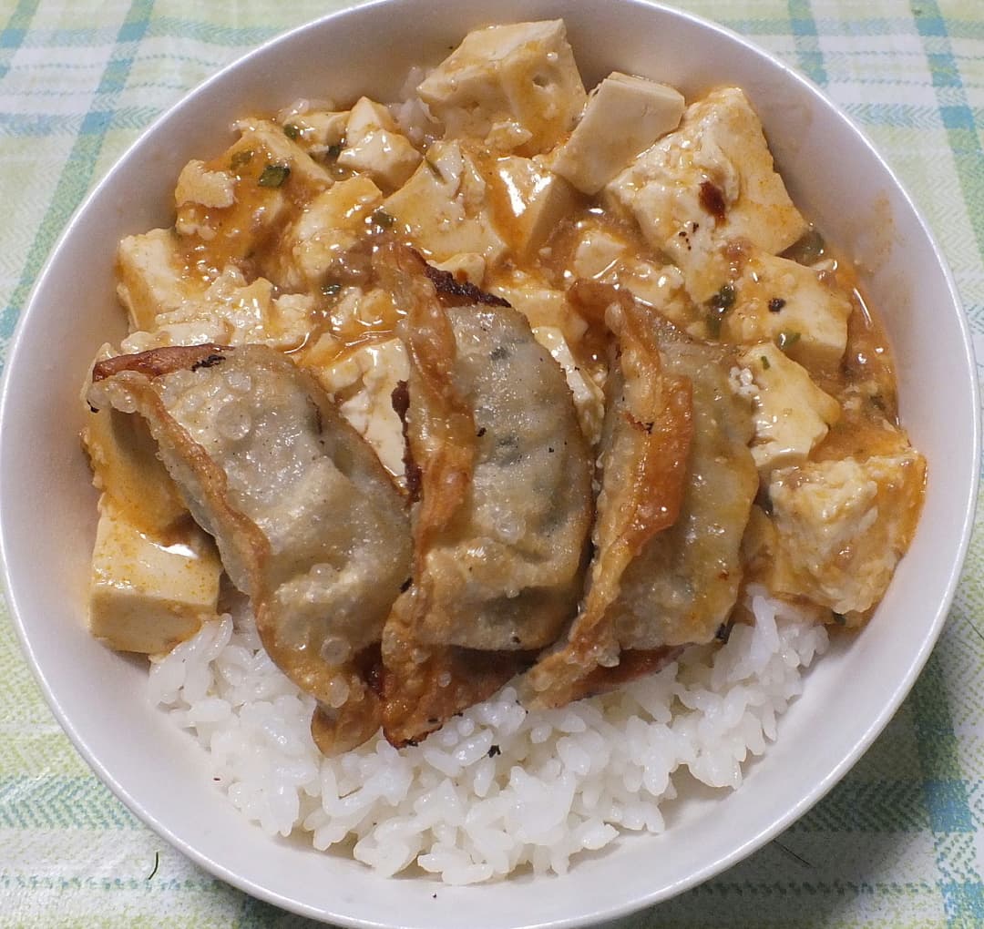 揚げ餃子麻婆丼の完成写真