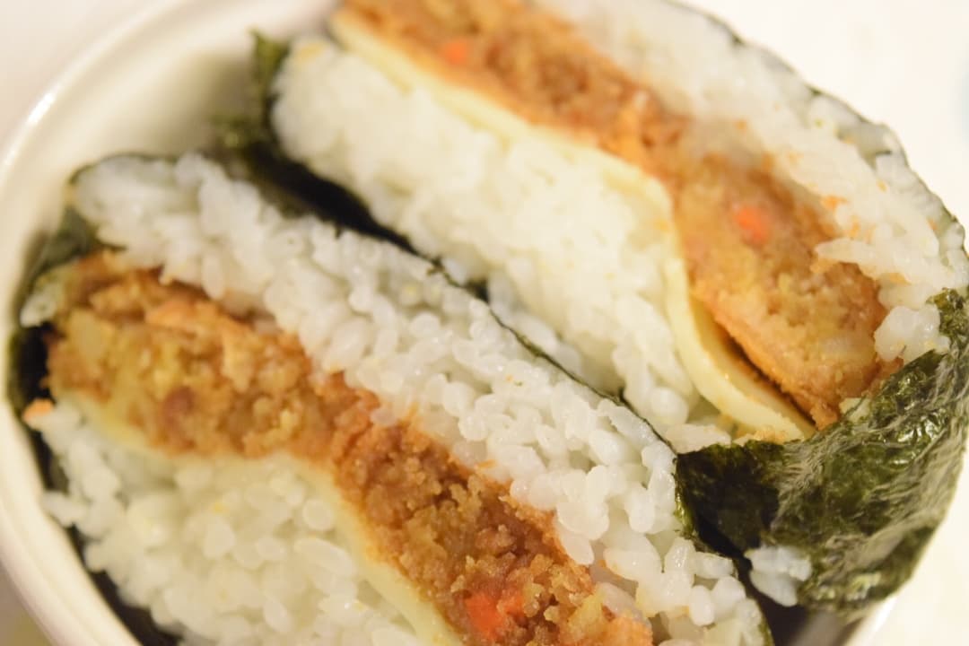 カレーコロッケのおにぎらず★の完成写真
