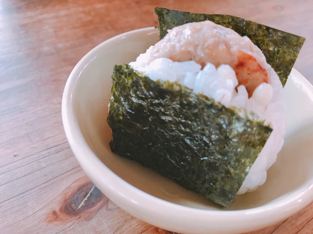 忙しい朝に！マヨバーグおにぎりの完成写真