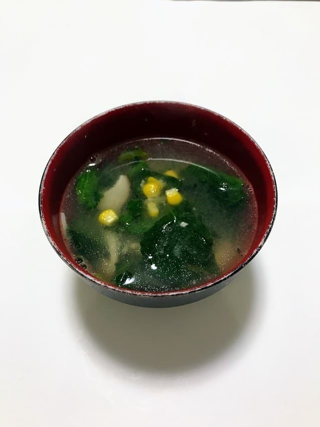 ほうれん草とスイートコーンのバター味噌汁の完成写真