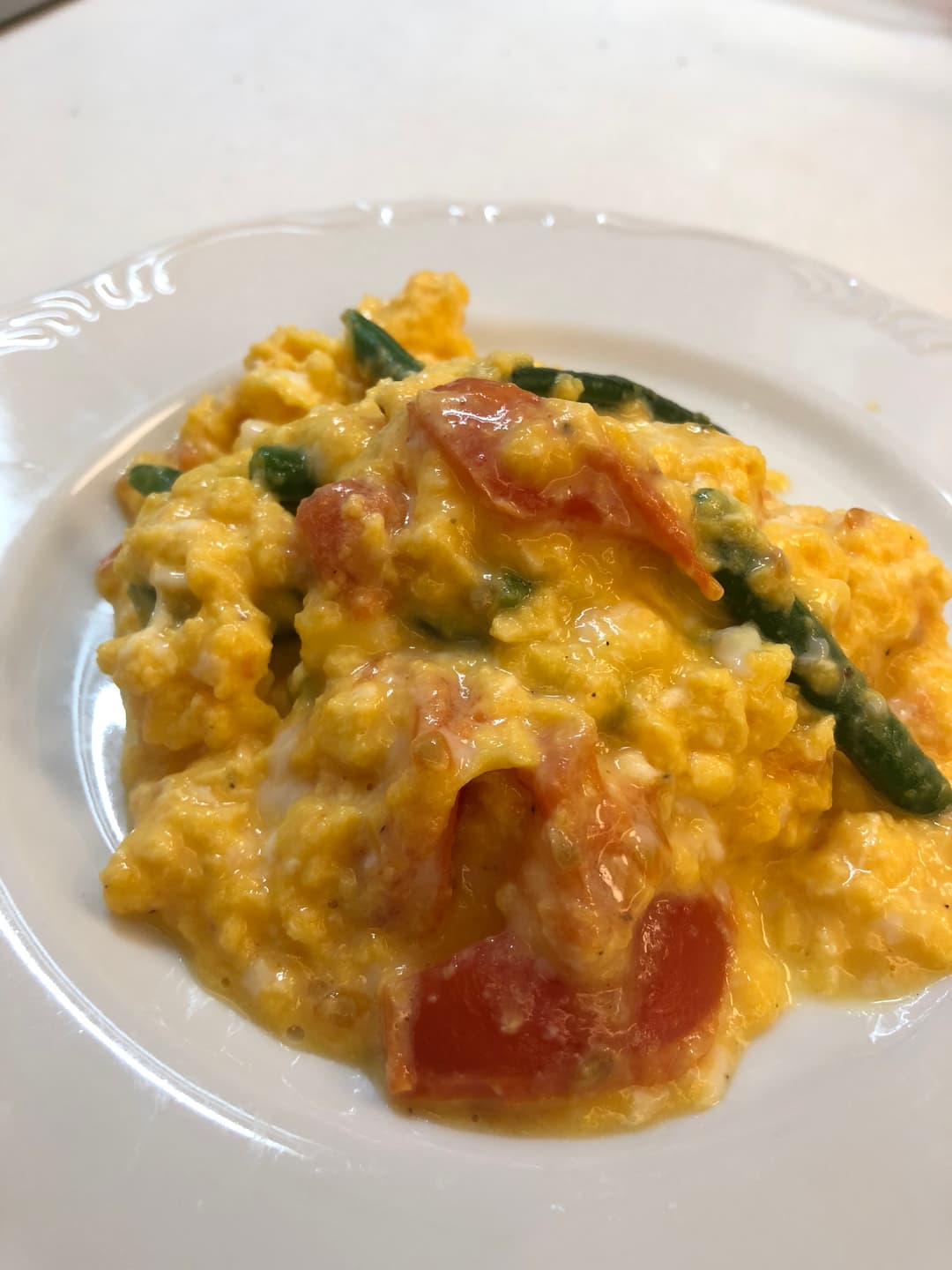 朝食に！いんげんとトマトのチーズスクランブルの完成写真