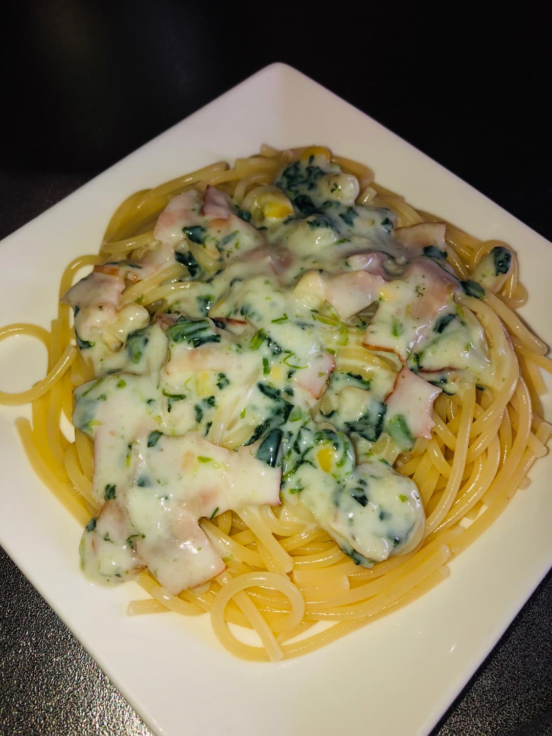 ほうれん草グラタンでホワイトソースパスタの完成写真