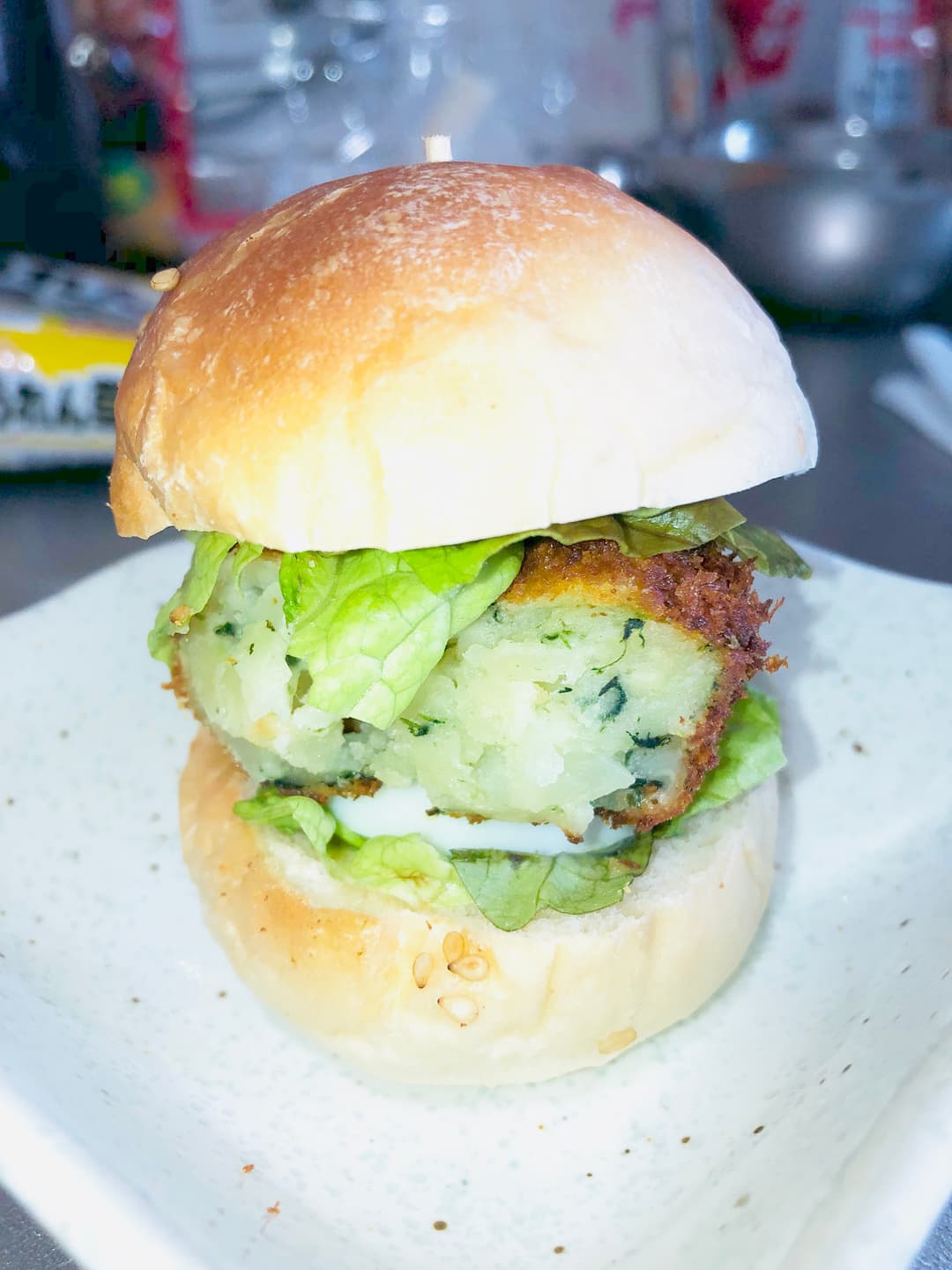 ほうれん草グラタンのクリームコロッケバーガーの完成写真
