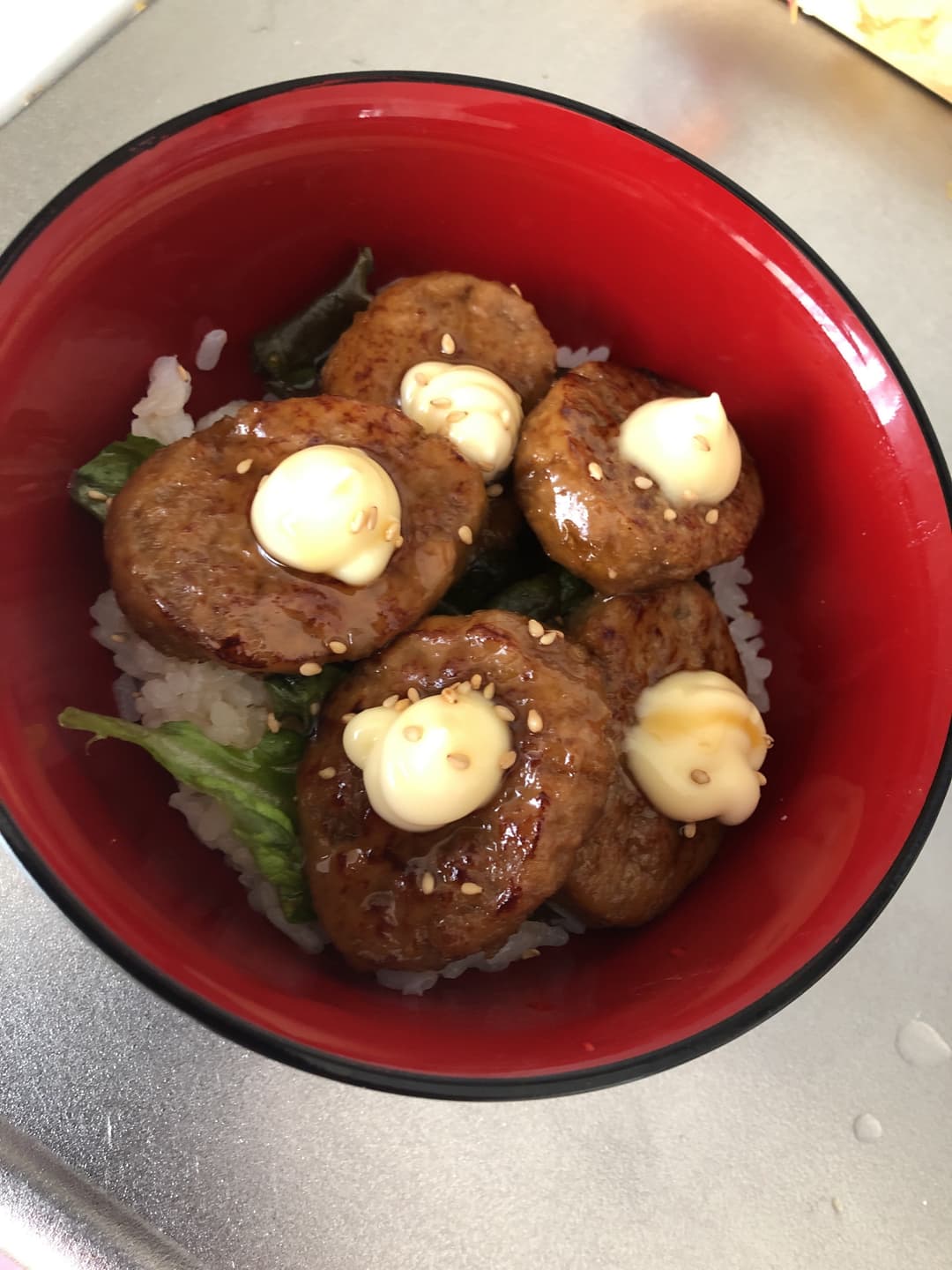 照り焼きハンバーグ丼の完成写真