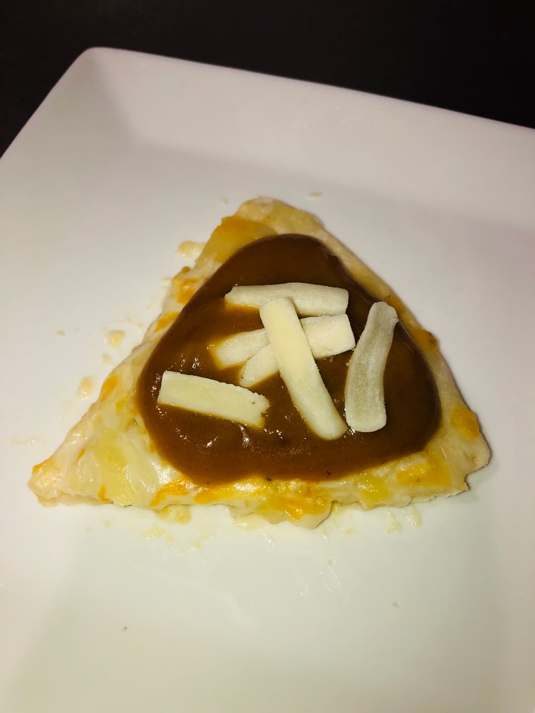 濃厚チーズとチーズカレーのピザの完成写真