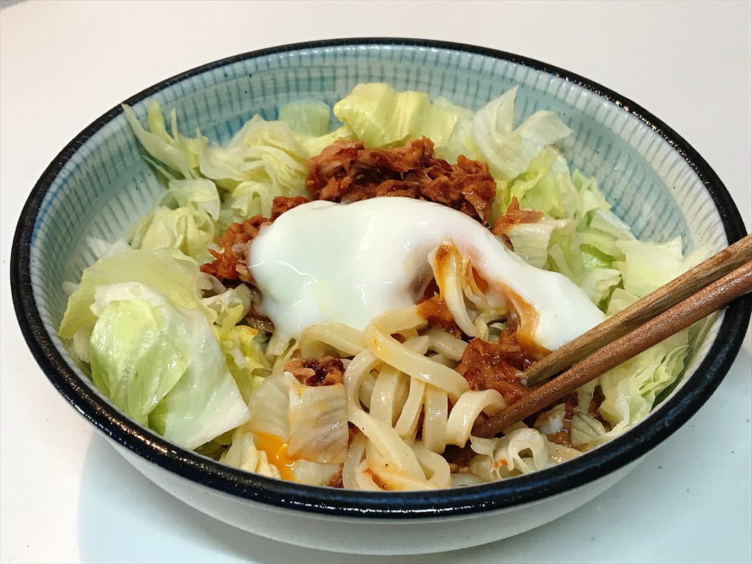 電子レンジで作るコチュジャンのツナサラダうどんの完成写真
