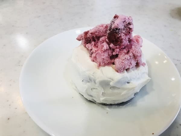 濃厚チョコとストロベリーの冷んやりアイスケーキの完成写真
