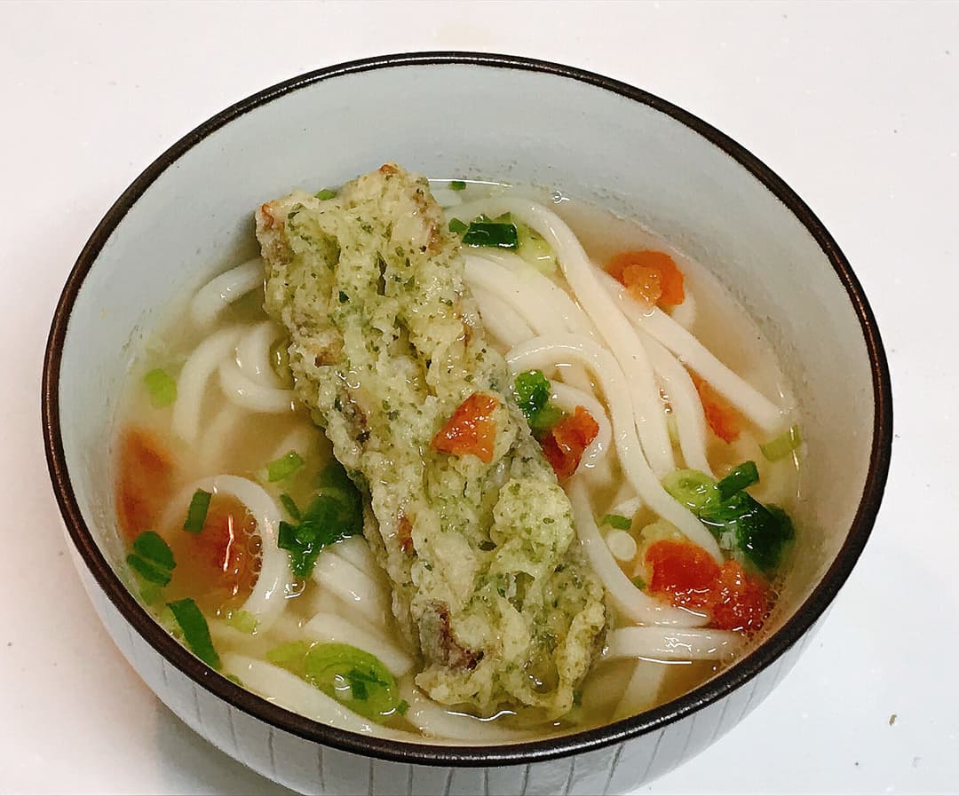 太ちくわ磯辺揚げの梅うどんの完成写真
