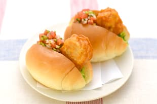 サルサソースのからあげチキンサンドの完成写真