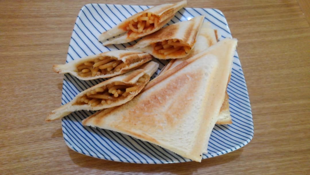 ナポリタンと焼きそばのホットサンドの完成写真