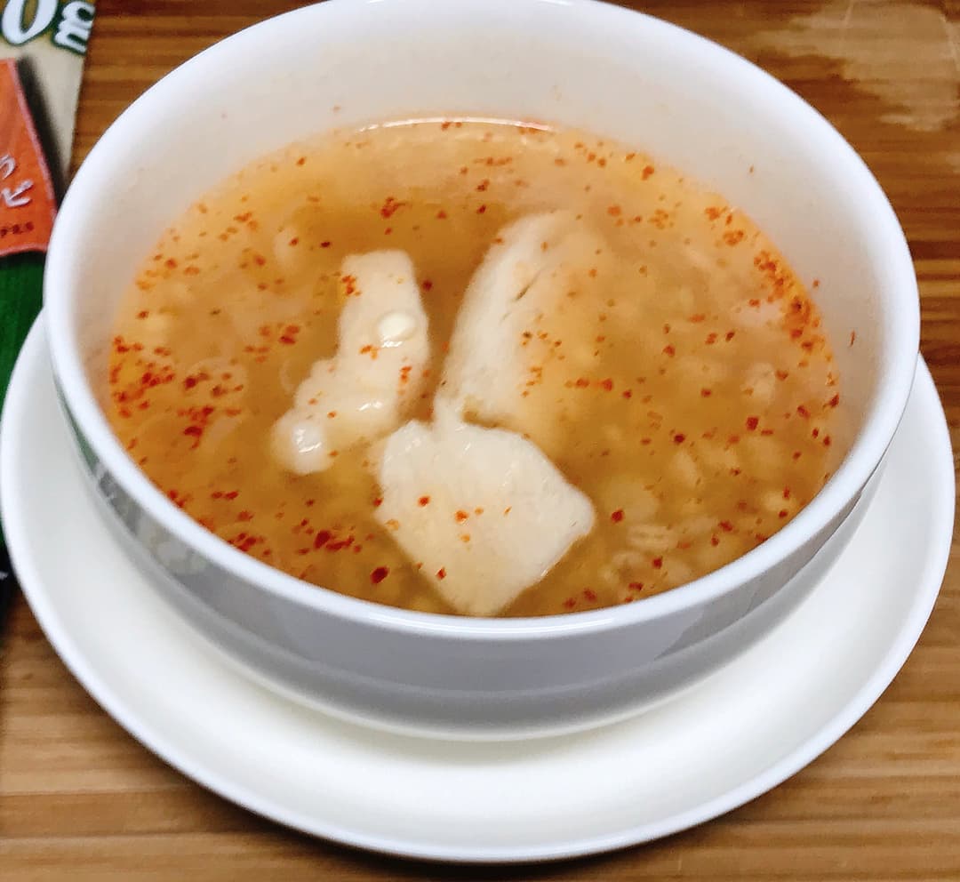 鶏と押し麦のピリ辛スープの完成写真