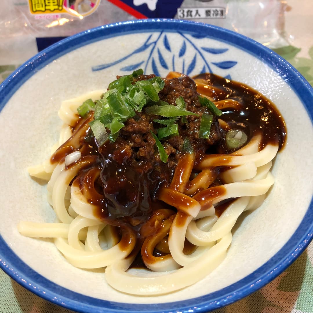 うどんでジャージャー麺の完成写真