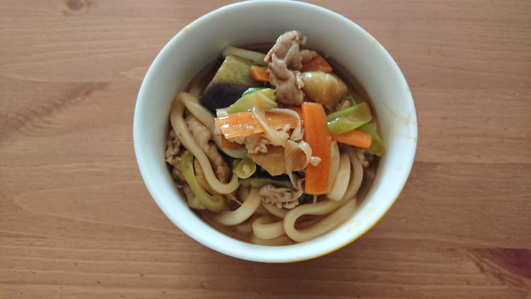 なす入りカレーうどんの完成写真