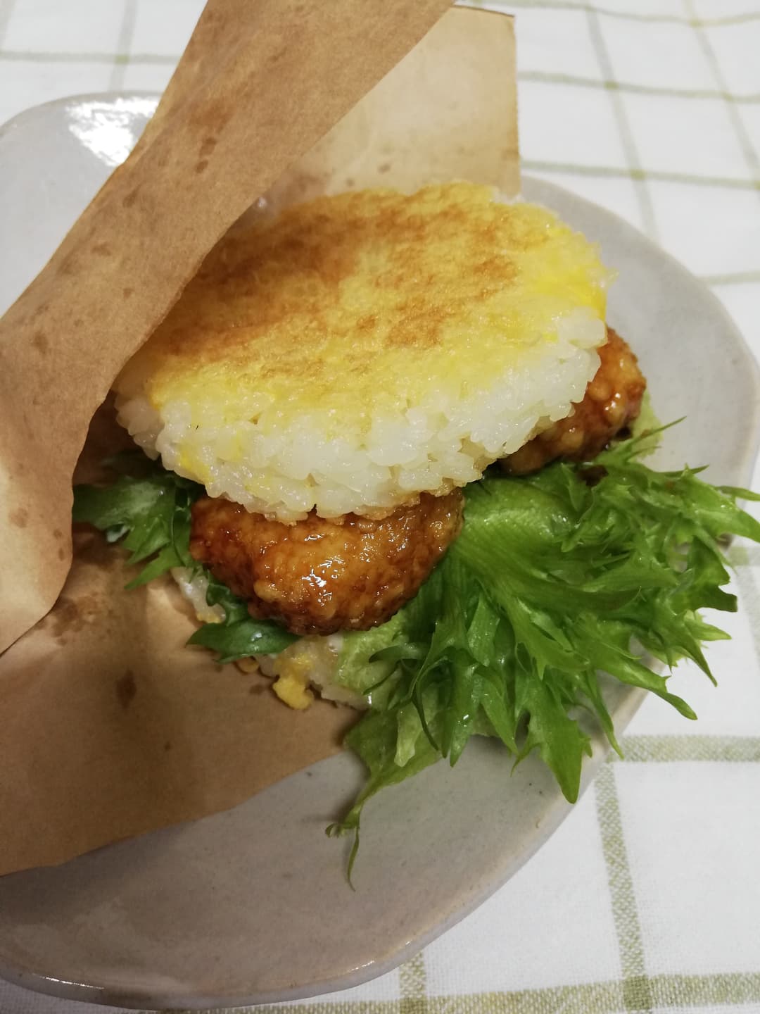 竜田揚げライスバーガーの完成写真