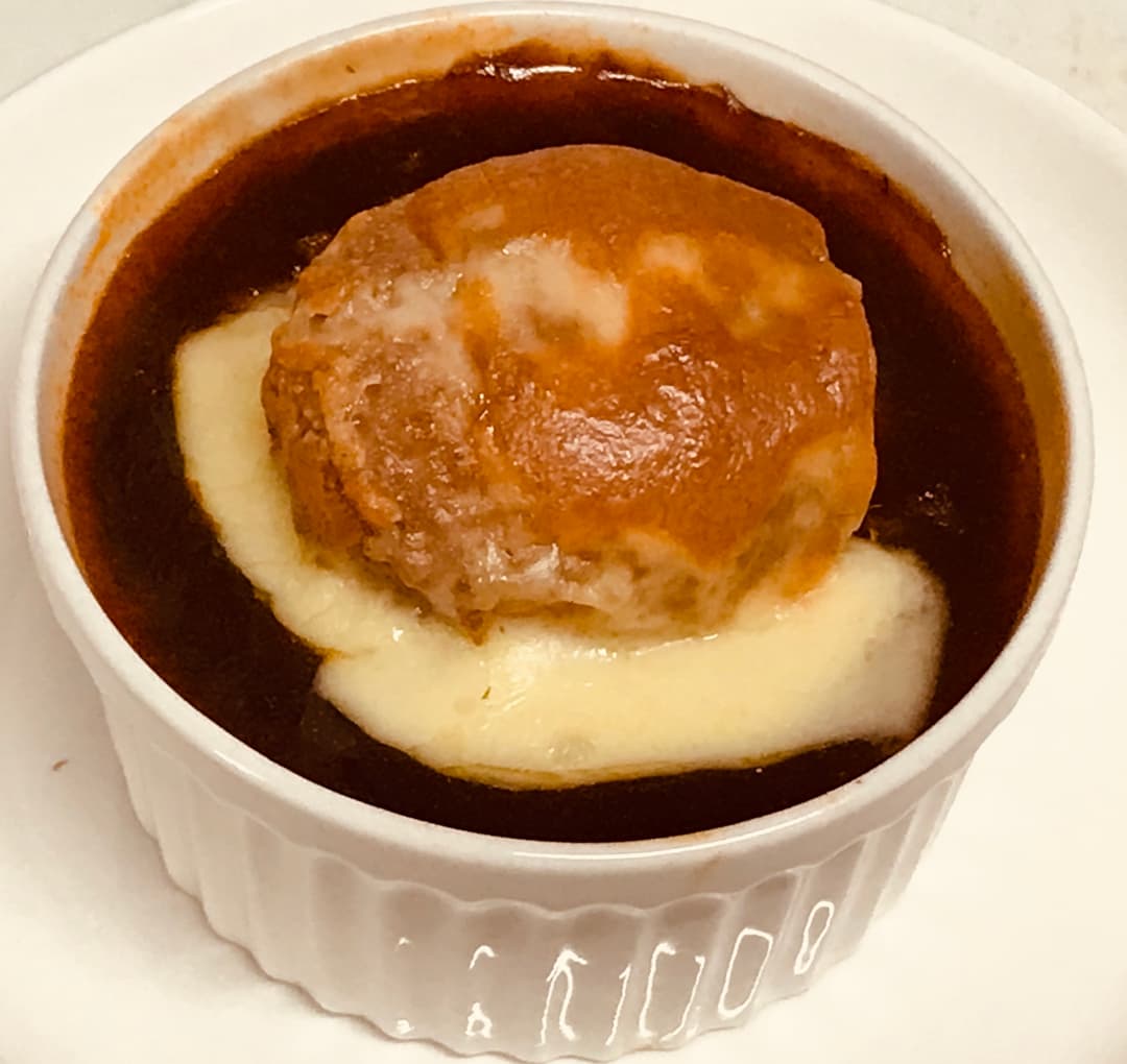 お肉たっぷりメンチカツのデミドリアの完成写真