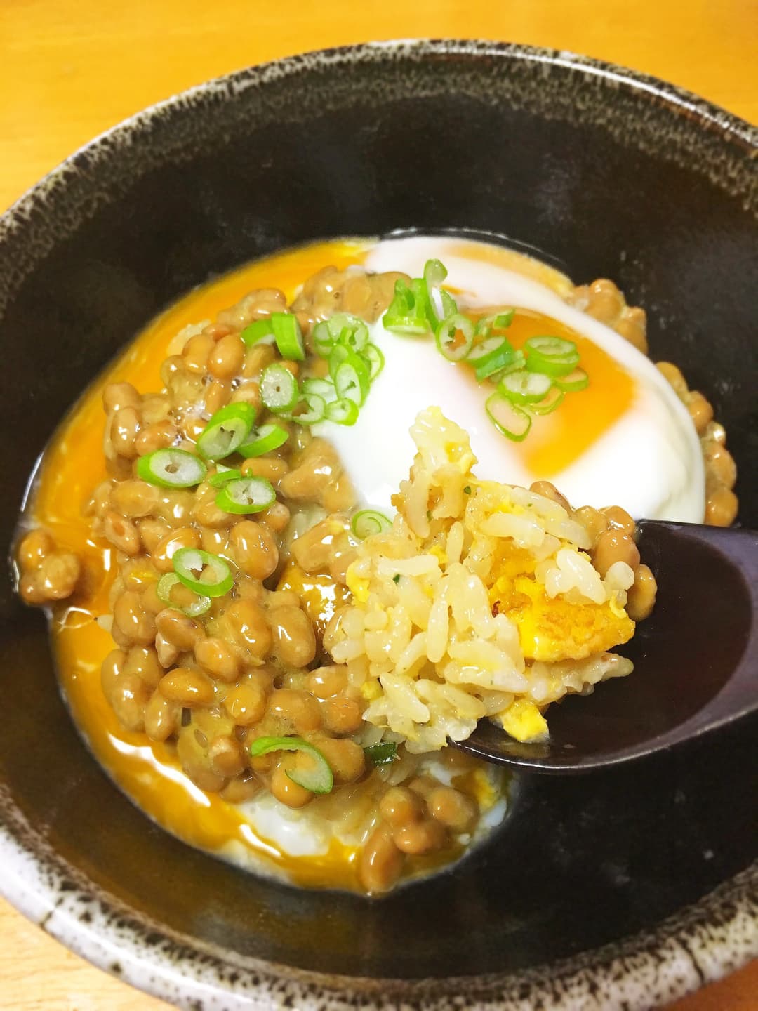 卵がけ納豆チャーハンの完成写真