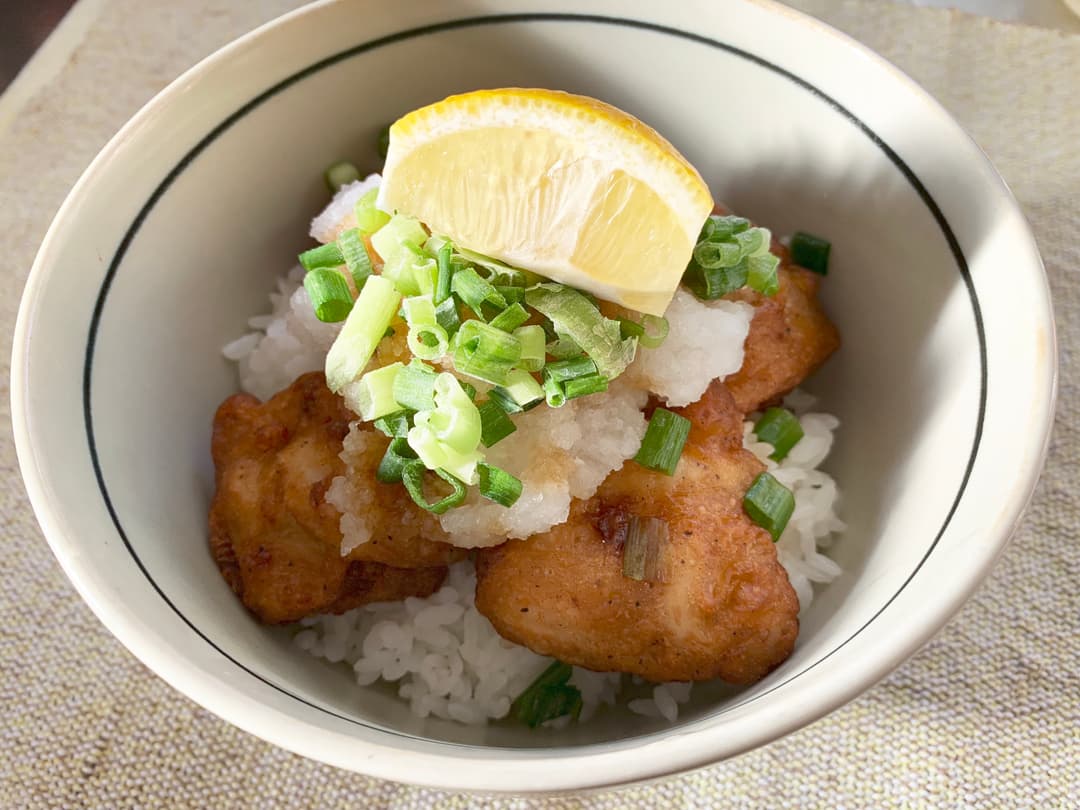 唐揚げおろし丼の完成写真