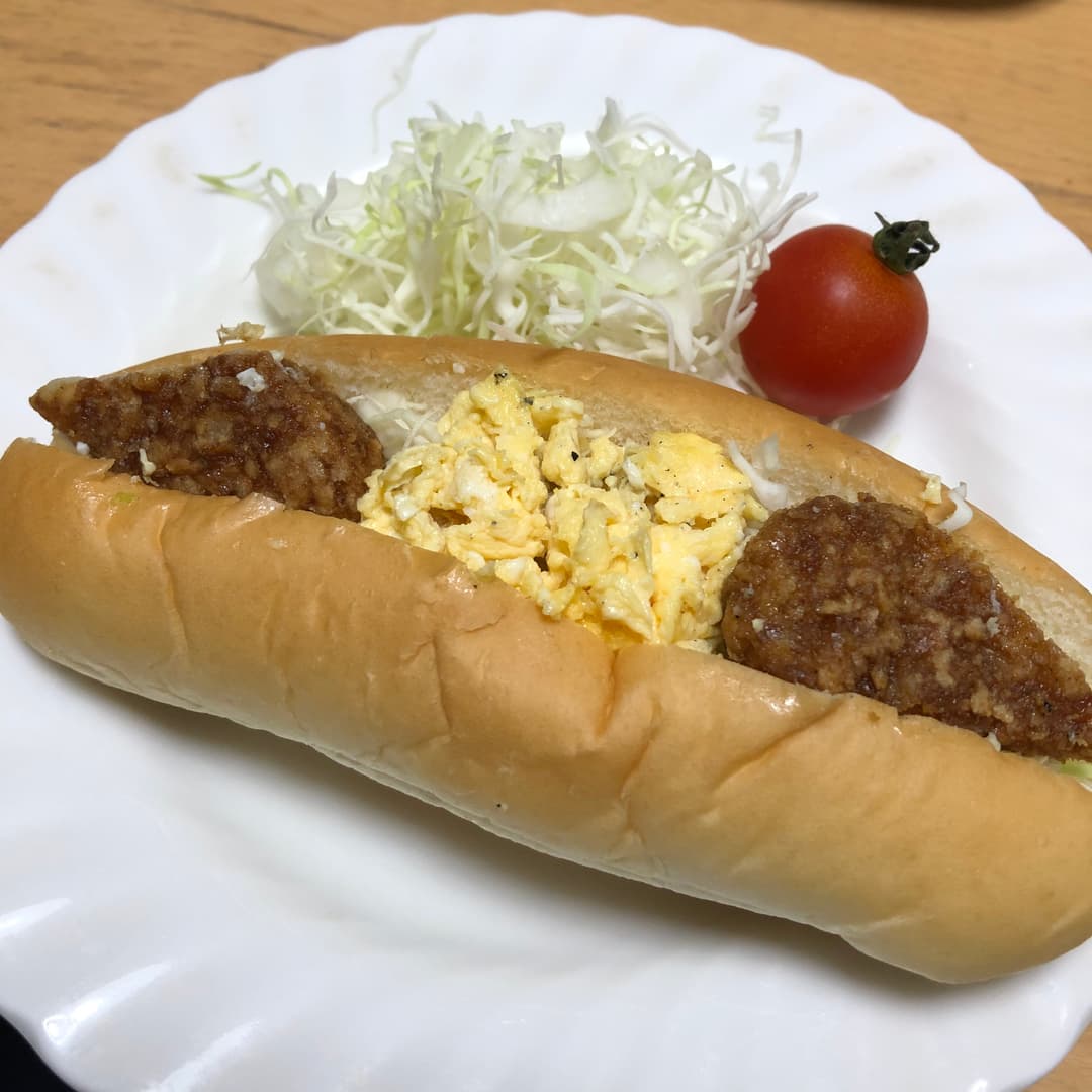 メンチホットドックの完成写真