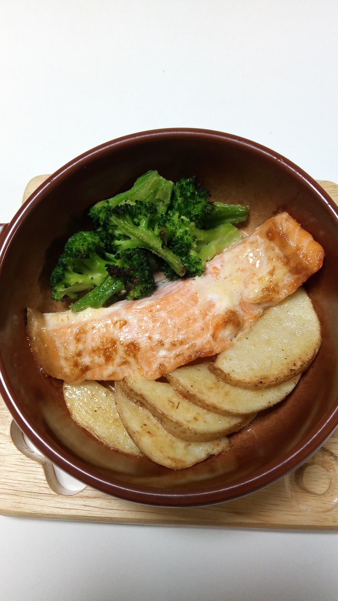 ブロッコリーとサーモン、ポテトのオーブン焼きの完成写真