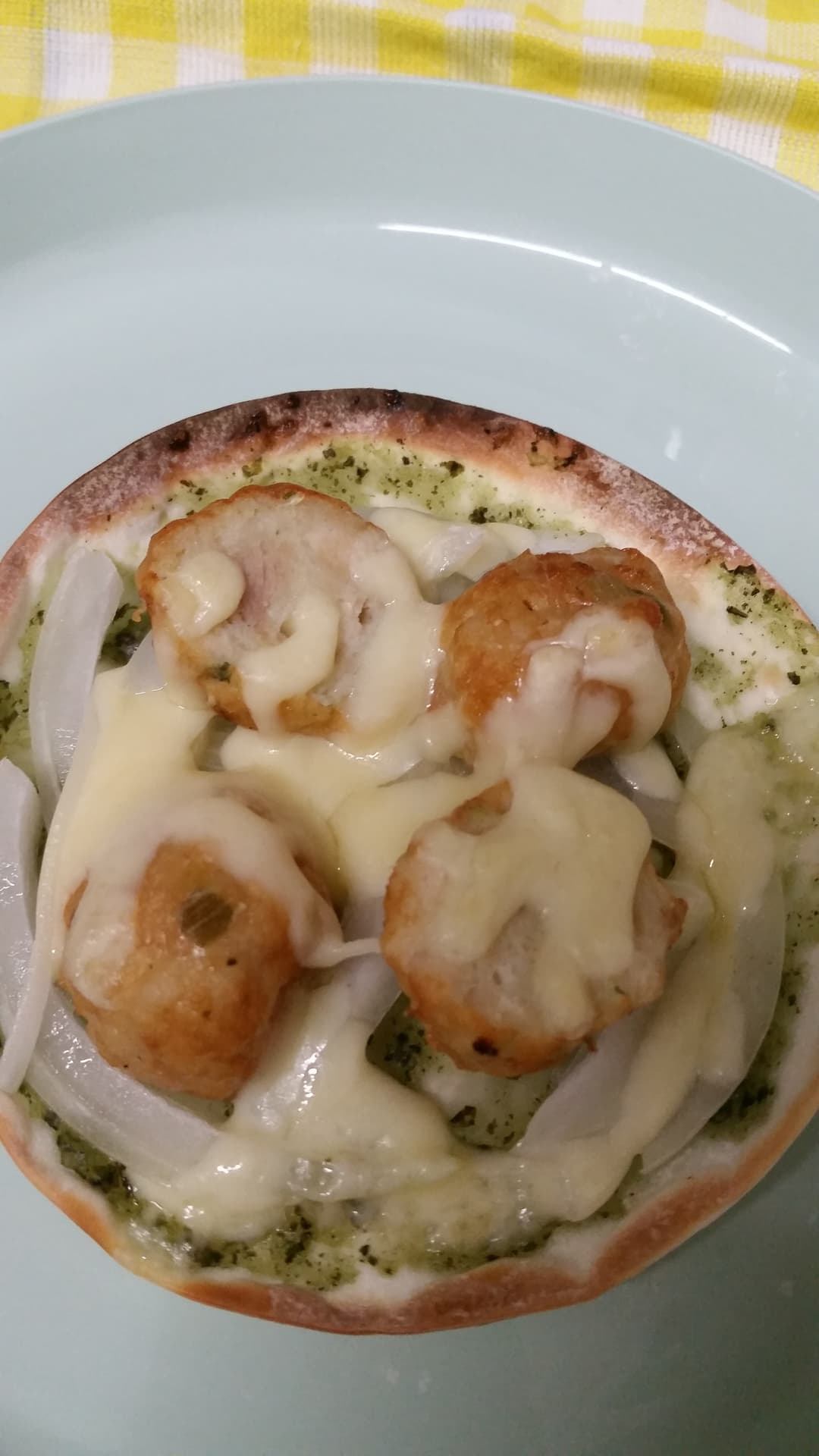 シソ香る焼きつくねピザの完成写真