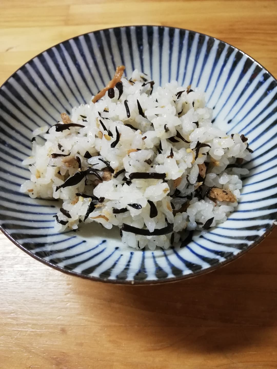 鮭ひじきの混ぜご飯の完成写真