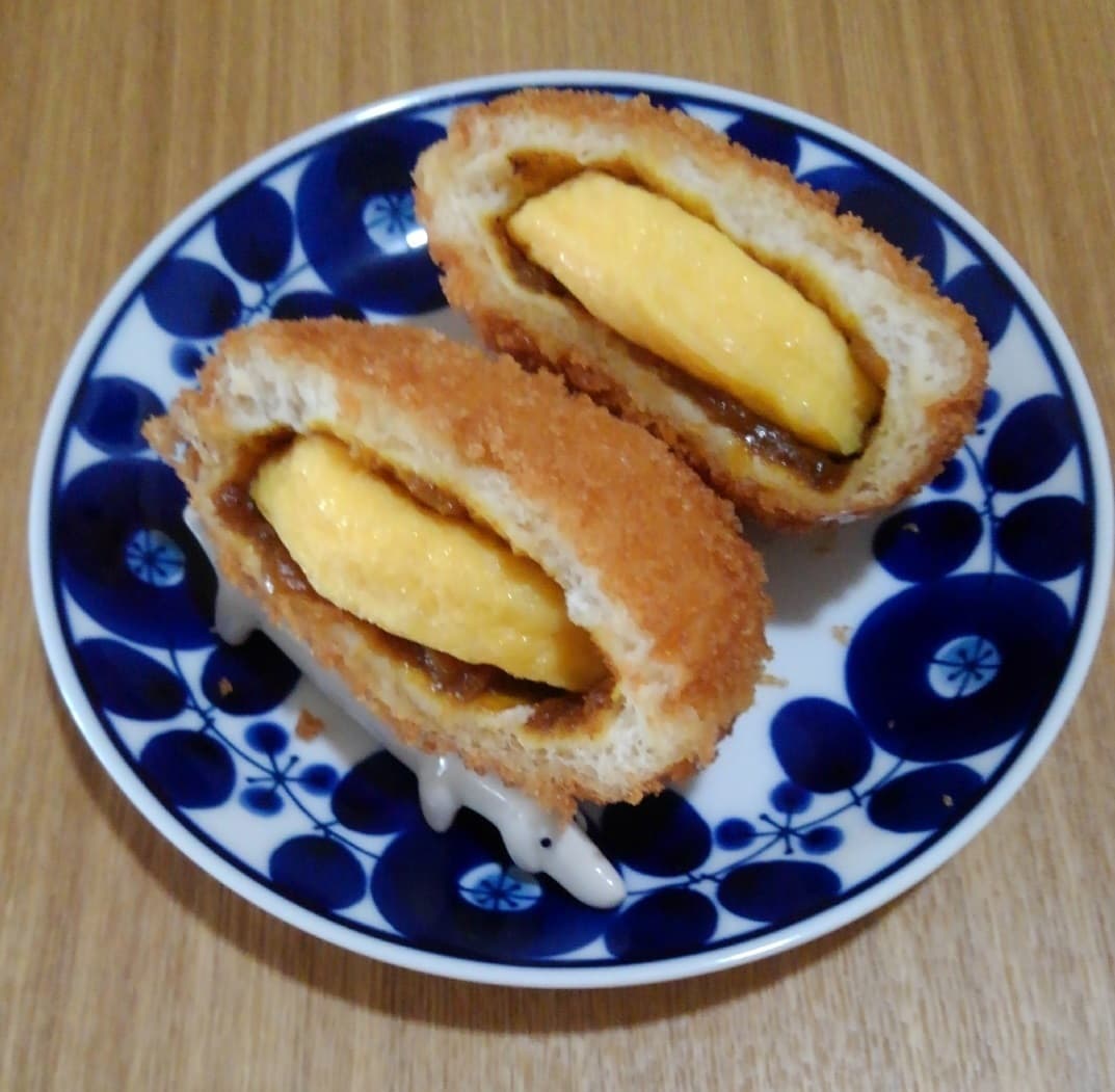 チーズオムレツカレーパンの完成写真