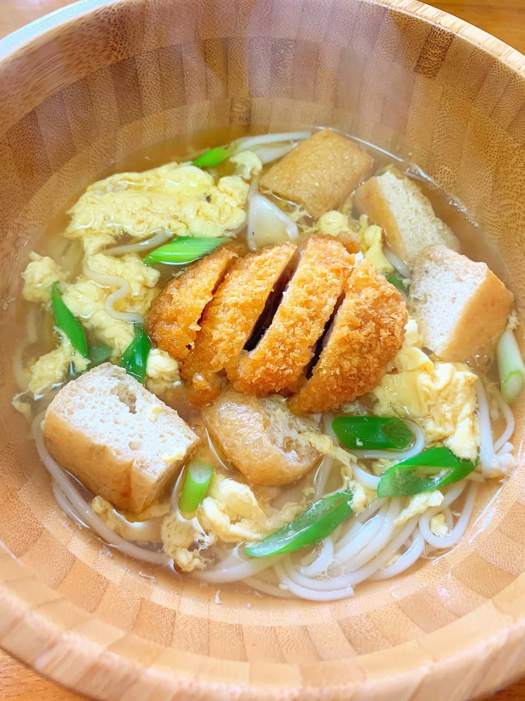お腹満足！カツうどんの完成写真