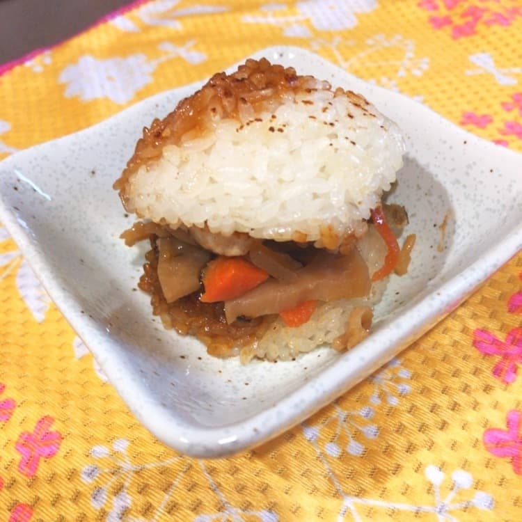 五目きんぴらのライスバーガーの完成写真