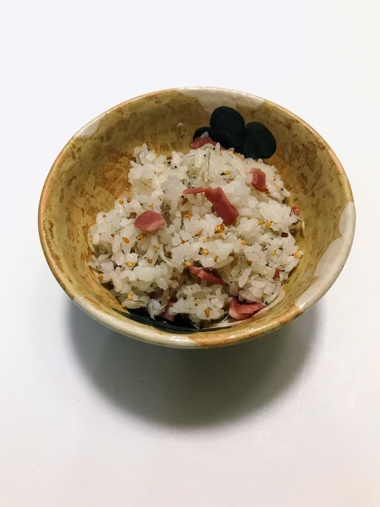 ベーコンとじゃこご飯　の完成写真