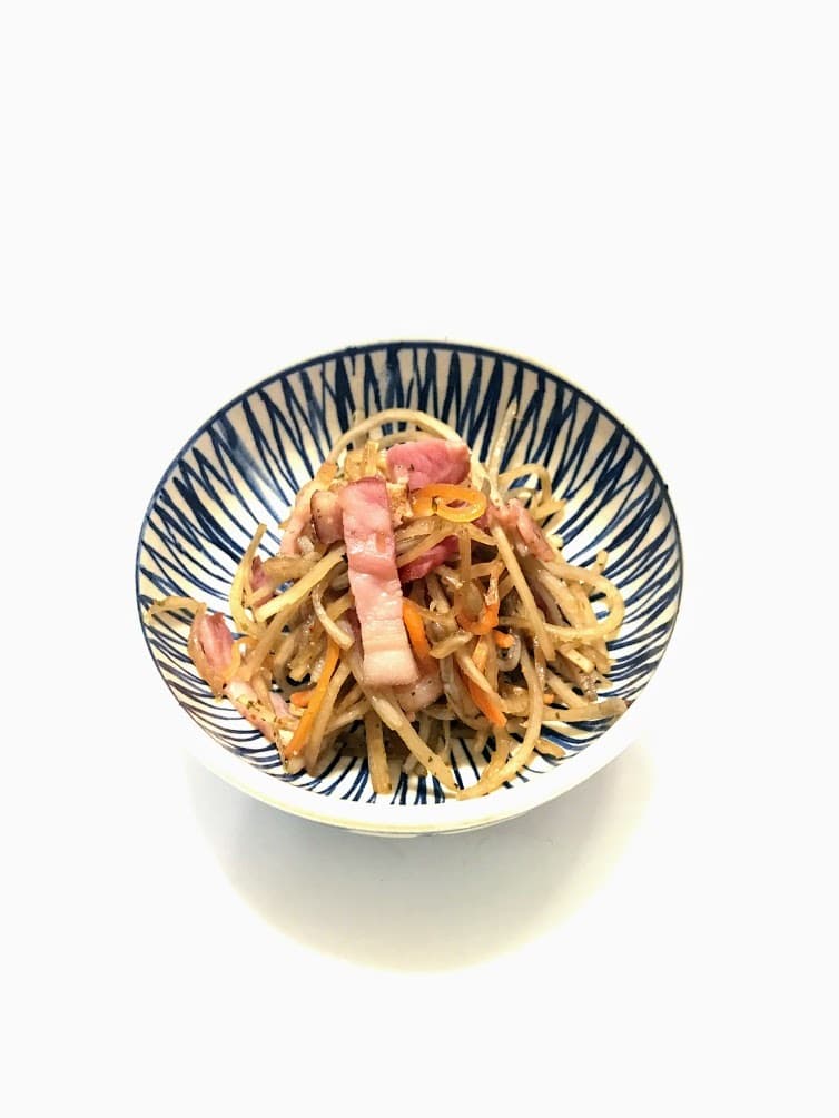 ベーコンのうま味きんぴらの完成写真
