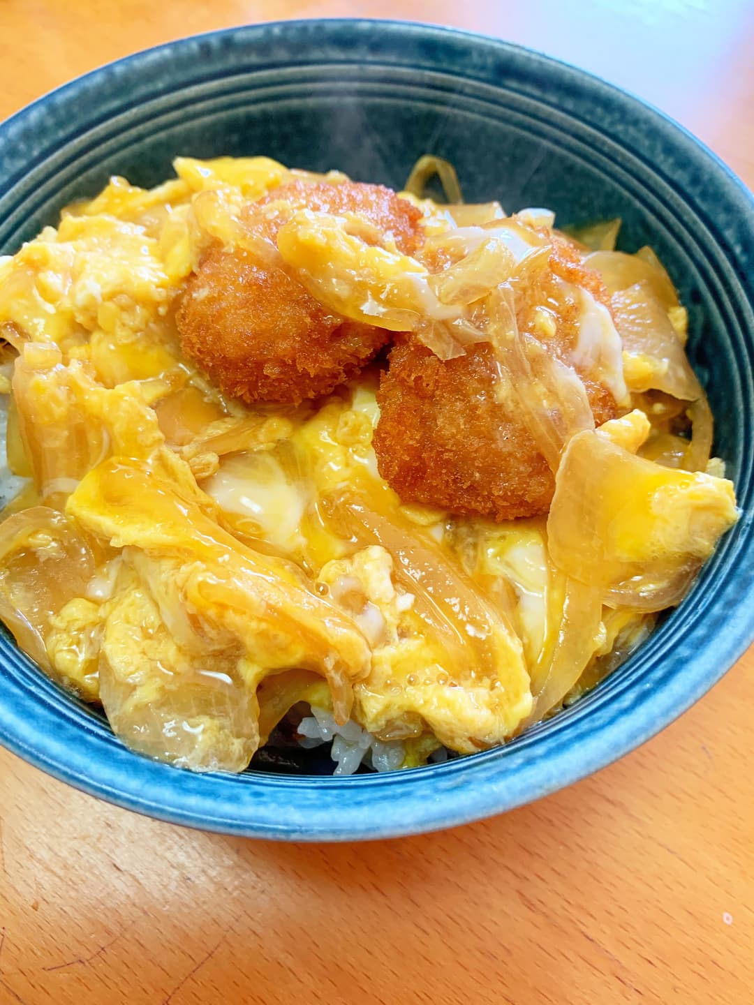 とろーりメンチカツ丼の完成写真