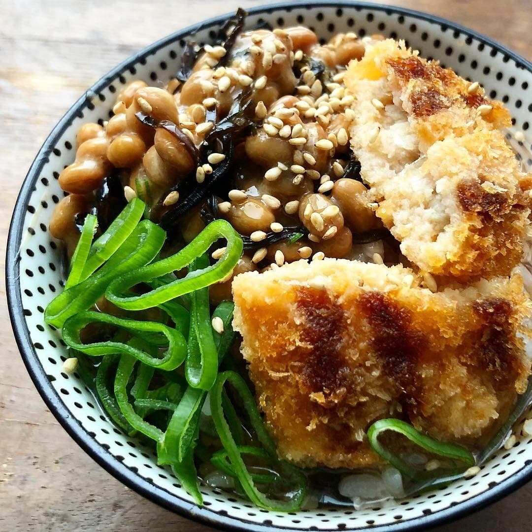 あじフライ納豆丼の完成写真