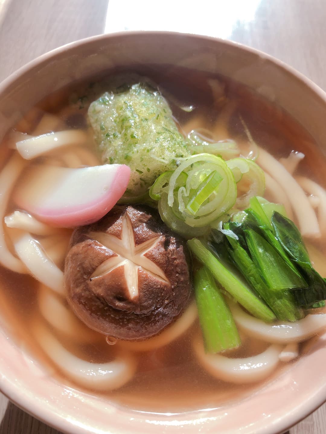 青海苔香る竹輪天うどんの完成写真