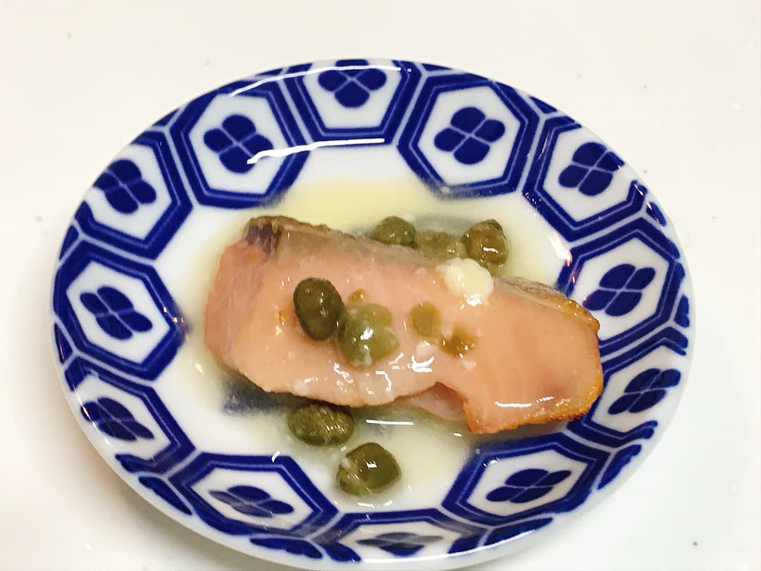 炭火焼さけのレモンバターソースの完成写真