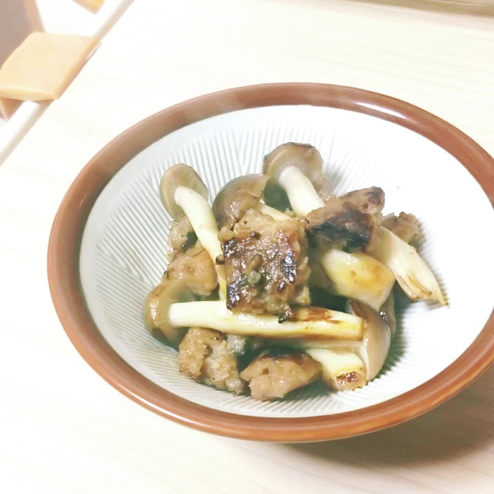 しめじとコロコロハンバーグのバタポン炒めの完成写真