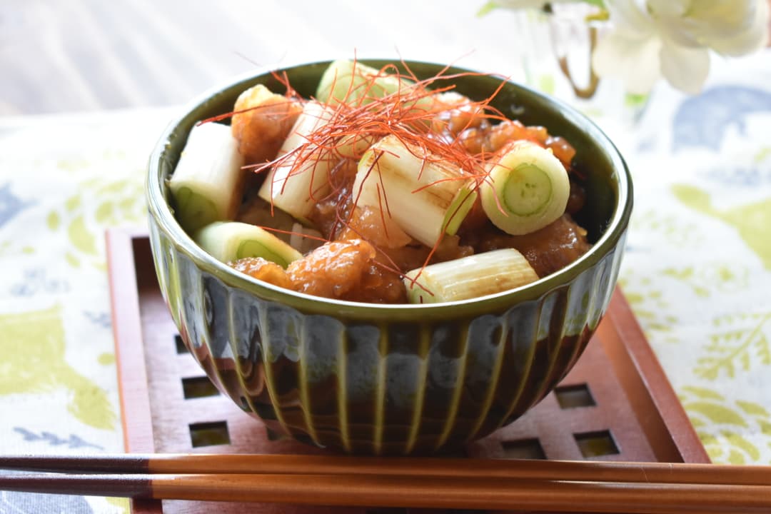 旨だれから揚げのねぎま丼の完成写真